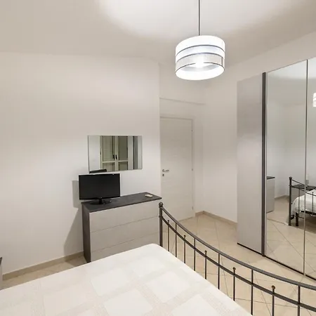 アパート Casa Di Leonardo 3 ロッチェッラ・イオーニカ