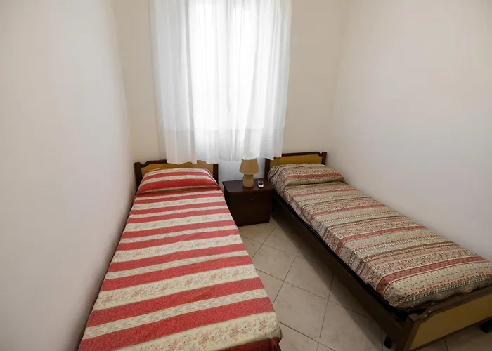 Casa Di Leonardo 3 شقة روشيلا لونيكا